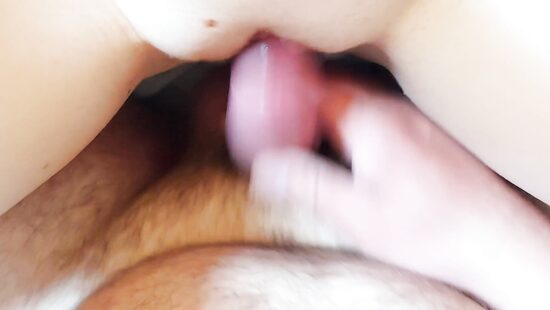 Трахаю сочную письку и бью по лобку членом