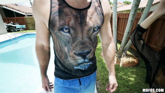 Asian blows tasty dick by the pool