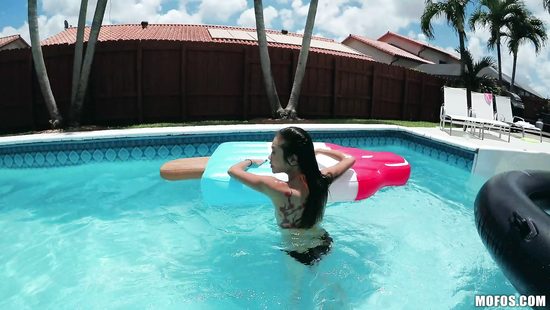 Asian blows tasty dick by the pool