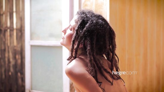 Petite sweetie ride dildo toys after having shower