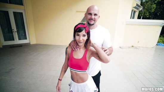 Thin hon feels stepbrother's hammer inside her