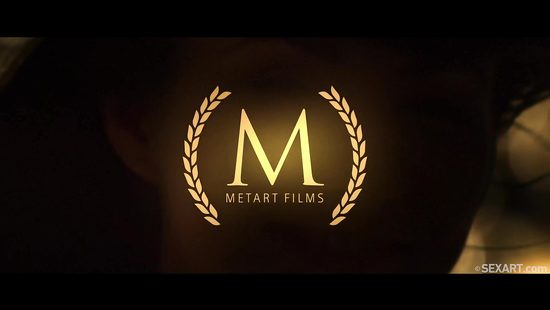 Guy cheers up his girlfriend by fucking her needy pussy