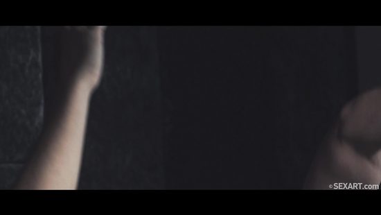 Guy cheers up his girlfriend by fucking her needy pussy