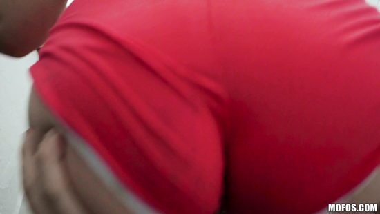 Teen bitch invites a handsome dude for a sex play