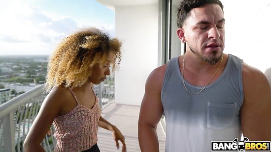 Dude cheats on his girlfriend with her pretty stepmom