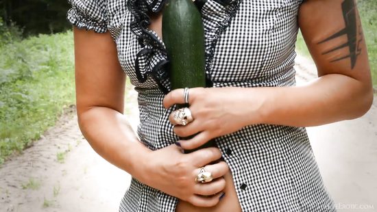 Solo toying in outdoor scenes for a curvy amateur