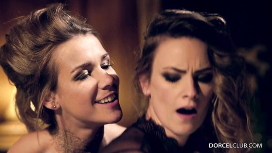 Glamour chicks fucked by elegant guys in their asses