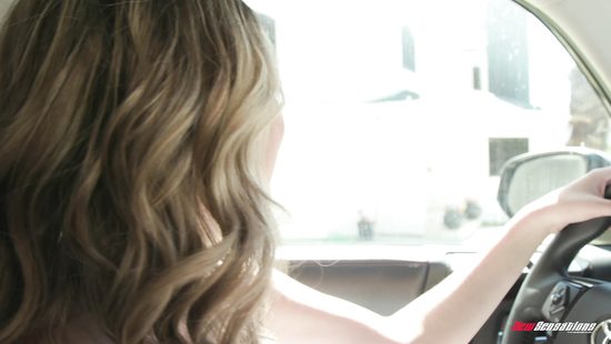 Stunning blonde dazzles with her unique fuck skills