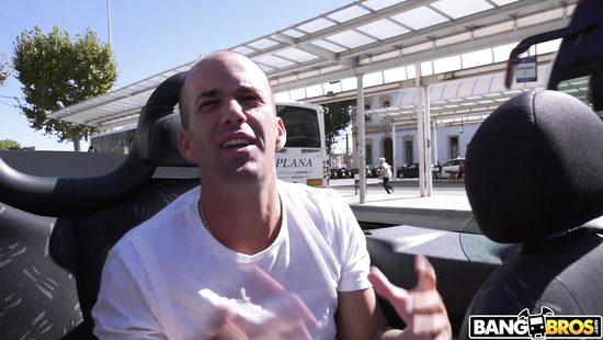 Amateur chick fucks like a goddess