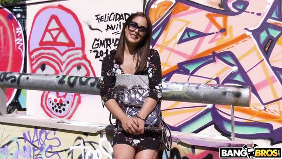 Amateur chick fucks like a goddess