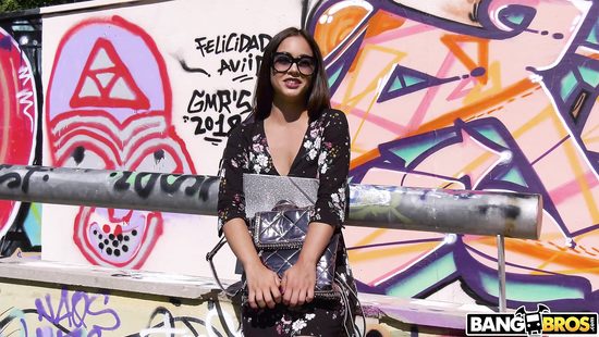 Amateur chick fucks like a goddess