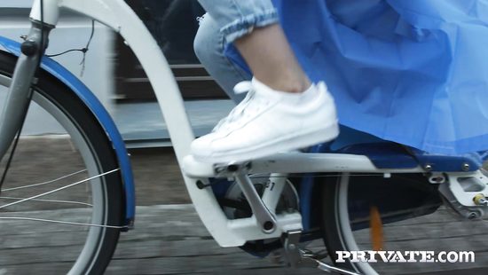 Blondie wants it in the ass