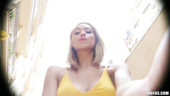 Sexual delight for a petite hon in heats