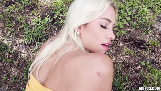 Blondie rides in reverse like a pro