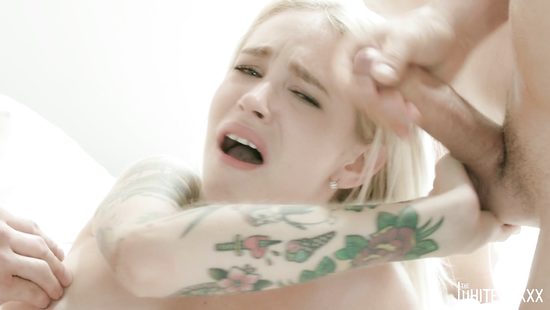 Cum-thirsty slut fucks with two to get enough of jizz