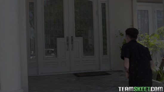 Ebony sluts share white inches in mutual threesome