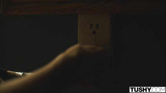 Cheating wife gets her anal explored by her lover