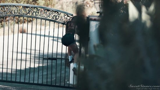 Energized wife pleases herself with home cuckold