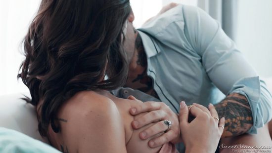 Energized wife pleases herself with home cuckold