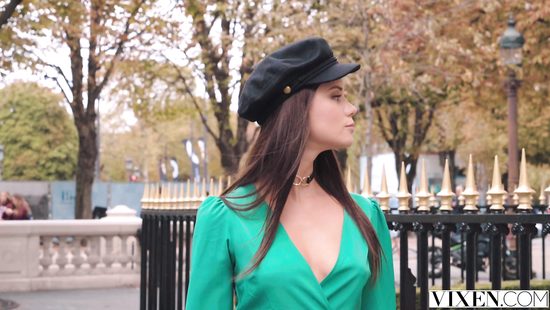 Seductive chick wants this piece in both holes