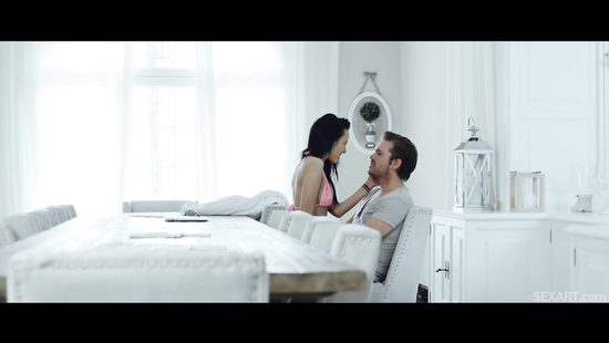 Brunette gives her wet pussy for a deep penetration