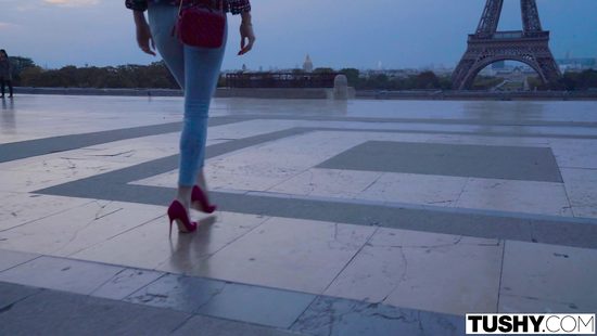 Needy teen puts it in the ass