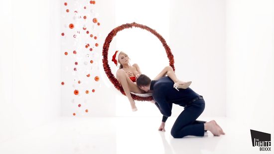 Nude blonde dazzles with perfect nudity and sex