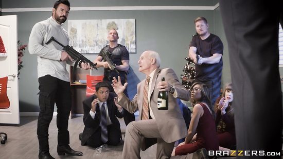 Curvy blonde rides dick in elegant manners