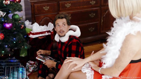 Insolent blonde loves the big Christmas Surprise