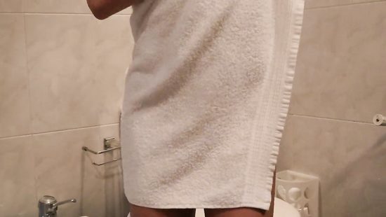 Naked girlfriend bends down for sex in the shower