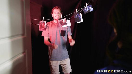 Stepmom gives her meaty pussy to stepson photographer