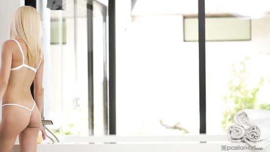 Masseur oils a skinny blonde and treats her passion