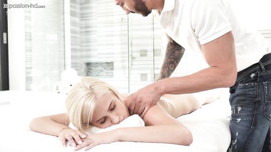 Masseur oils a skinny blonde and treats her passion