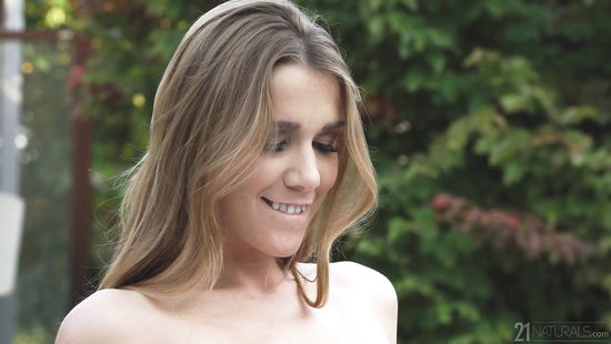 Cheerful vixen likes to suck and to fuck outdoors