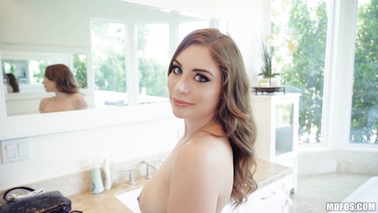 Delicious wife takes off her thong to enjoy excellent sex