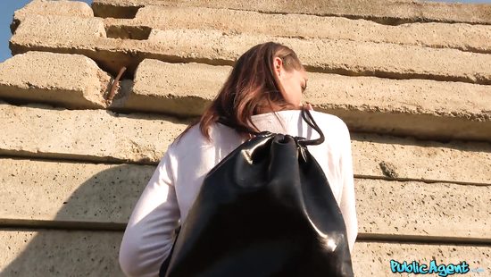 Picked-up chick spreads legs for sex on camera