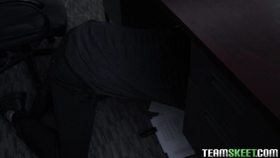 Female student explores cock of her boyfriend in the college