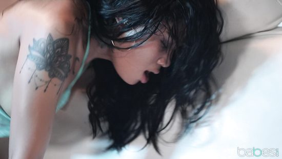 Ebony teen fucked well by a skilled guy