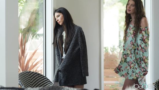 Voluptuous lesbians lick each other sucking love jujce