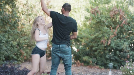 Muscled black fellow bangs a pretty blonde