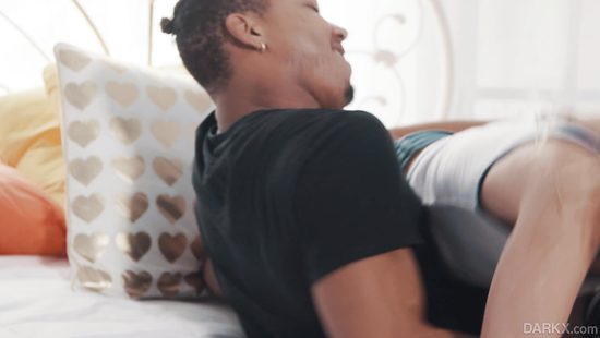 Muscled black fellow bangs a pretty blonde