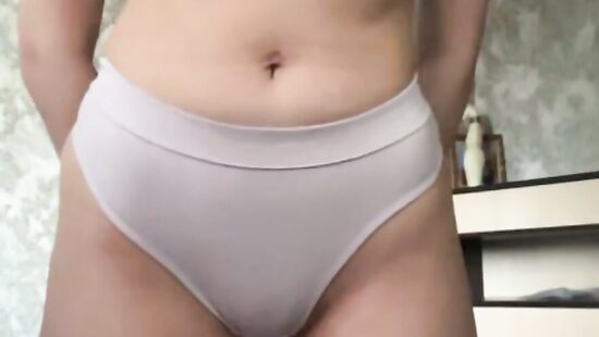 Вероника Аверьянова показывает свое тело