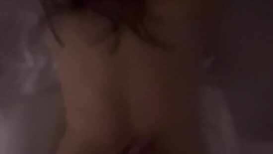 Трахает русскую раком .