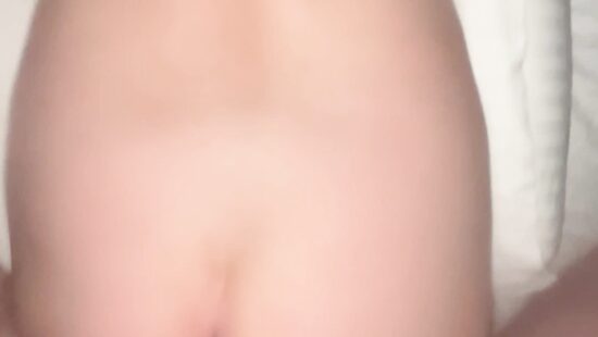 Трахает русскую раком .