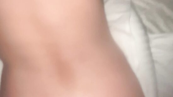 Трахает русскую раком .