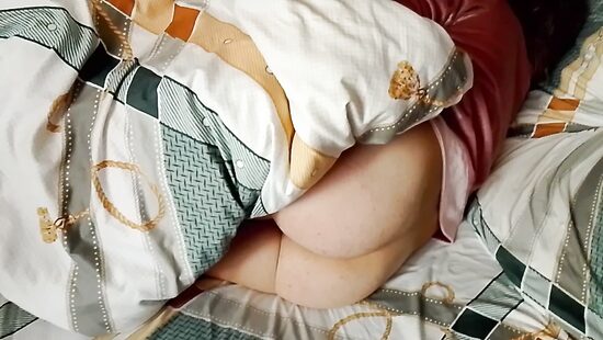 девочка спит