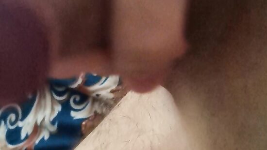 Утром разбудил меня мой твёрдый член!