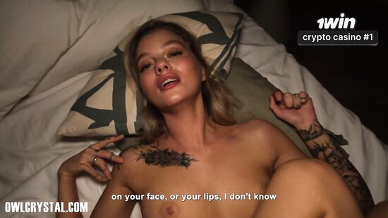 Вот так она смотрит аниме с подругой