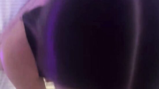 Сосет член с заглотом