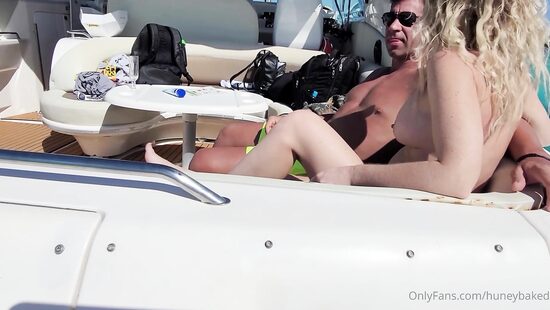 Пока волны качали яхту